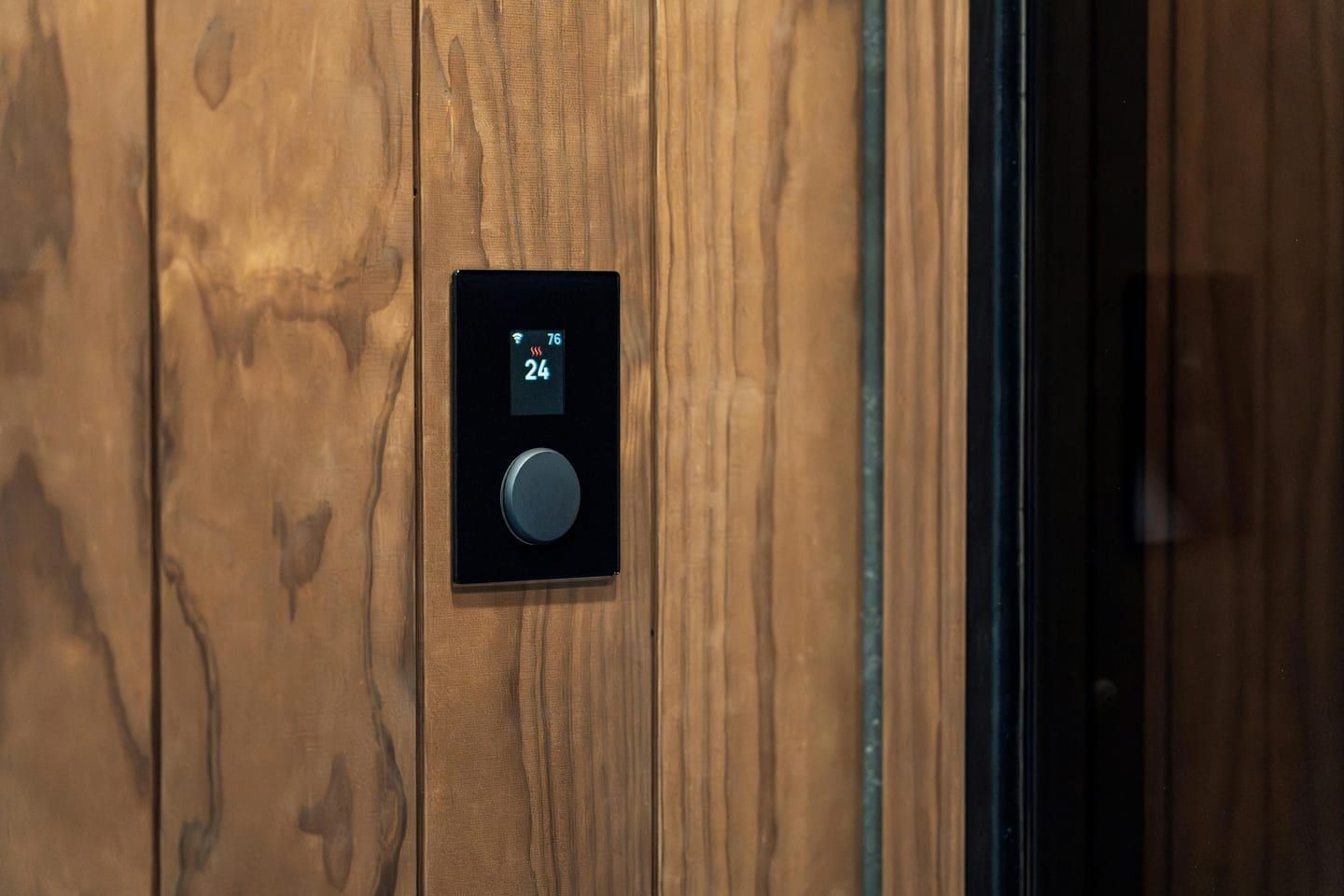 A wall-mounted mini-split head cycling on and off